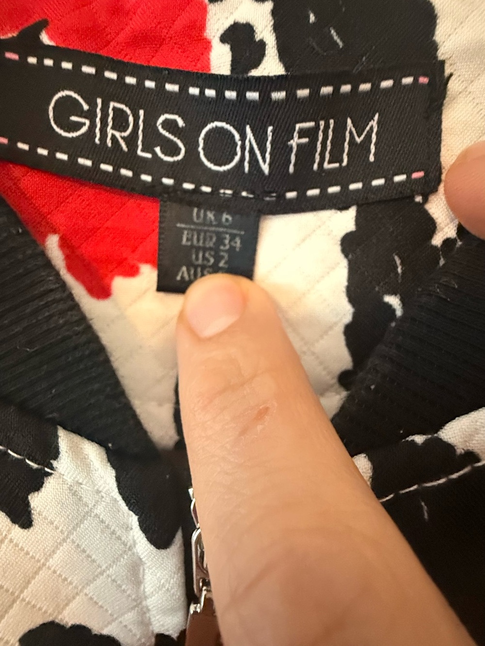 โจ GIRLS ON FILM Womenโs Floral Bomber Jacket ๐ธ Red Black White Quilted Zip Up๐ - Picture 5 of 7